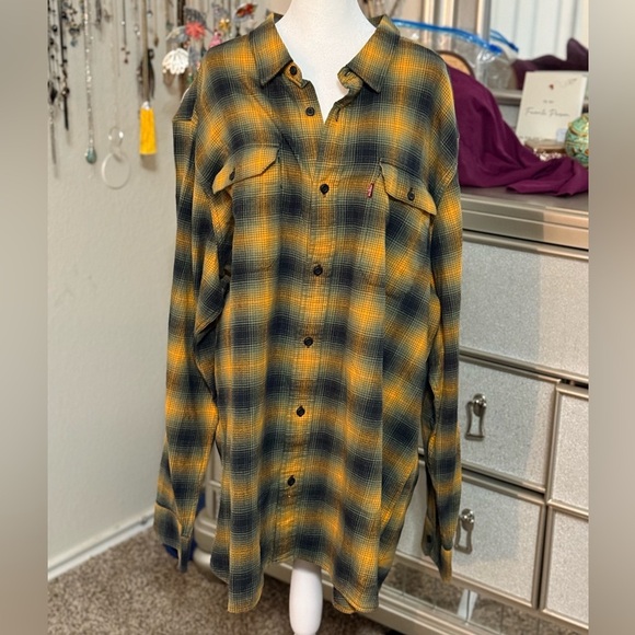 Levis button down shirt - Picture 1 of 3